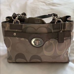 🌈💕🌈🌸 COACH BRAND Lovely Gray/White Womens Bag